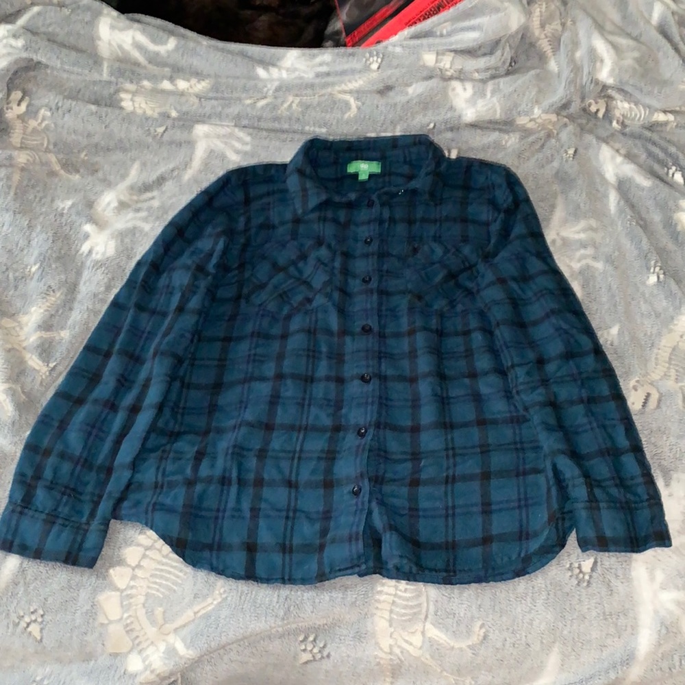 Green flannel, the brand is dip, and the size is medium